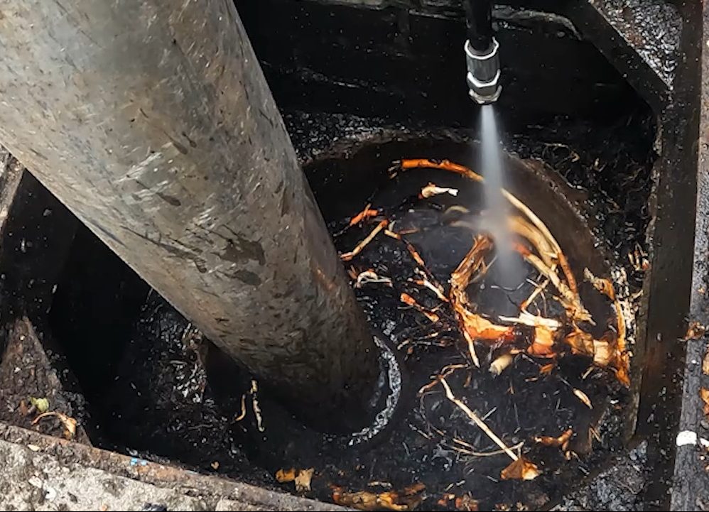 Gully Sucking And Root Cutting